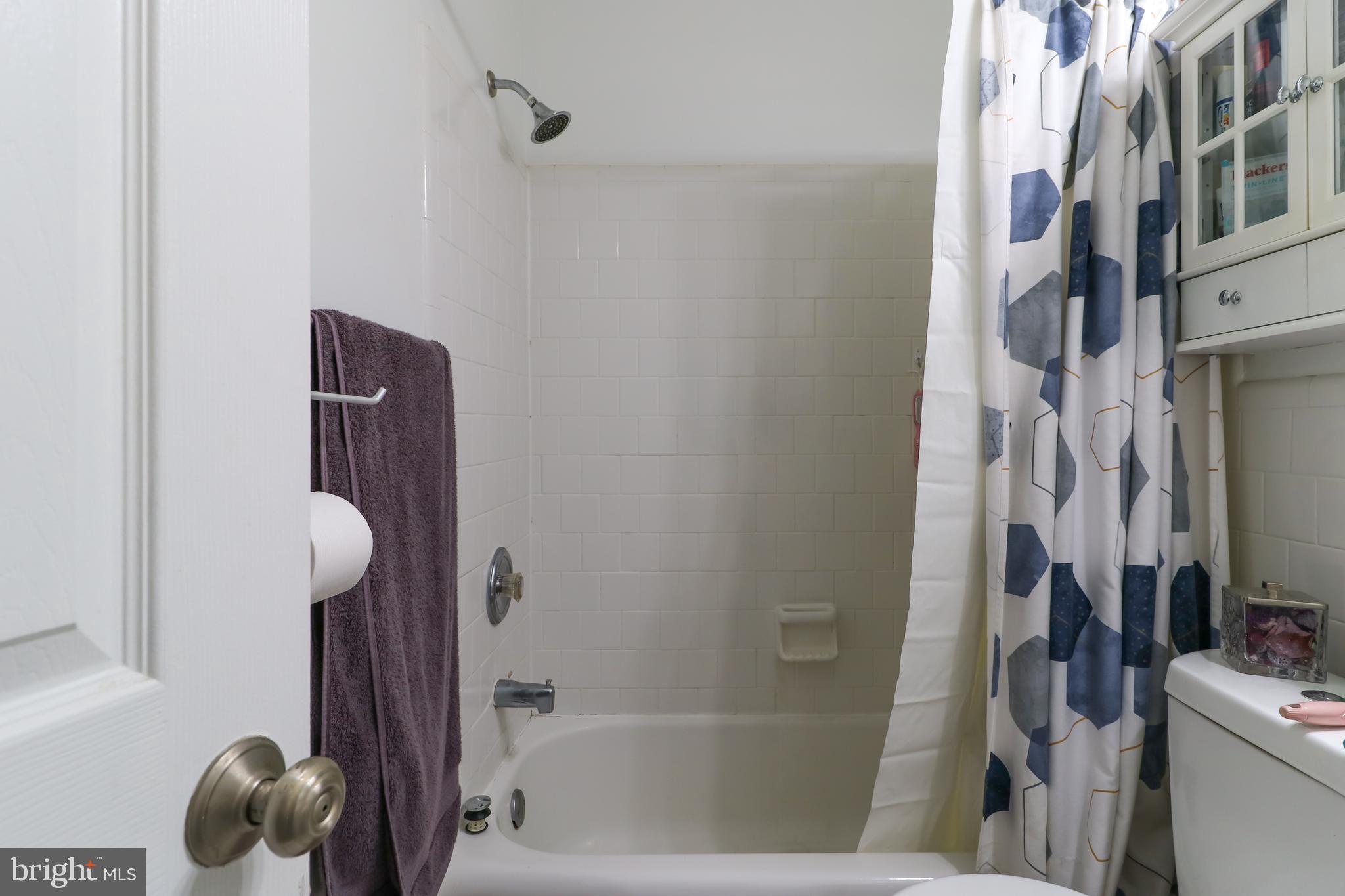 3210 South 28th Street, Unit 404 Alexandria, VA 22302 - Photo 20 of 25 a bathroom with a tub and shower