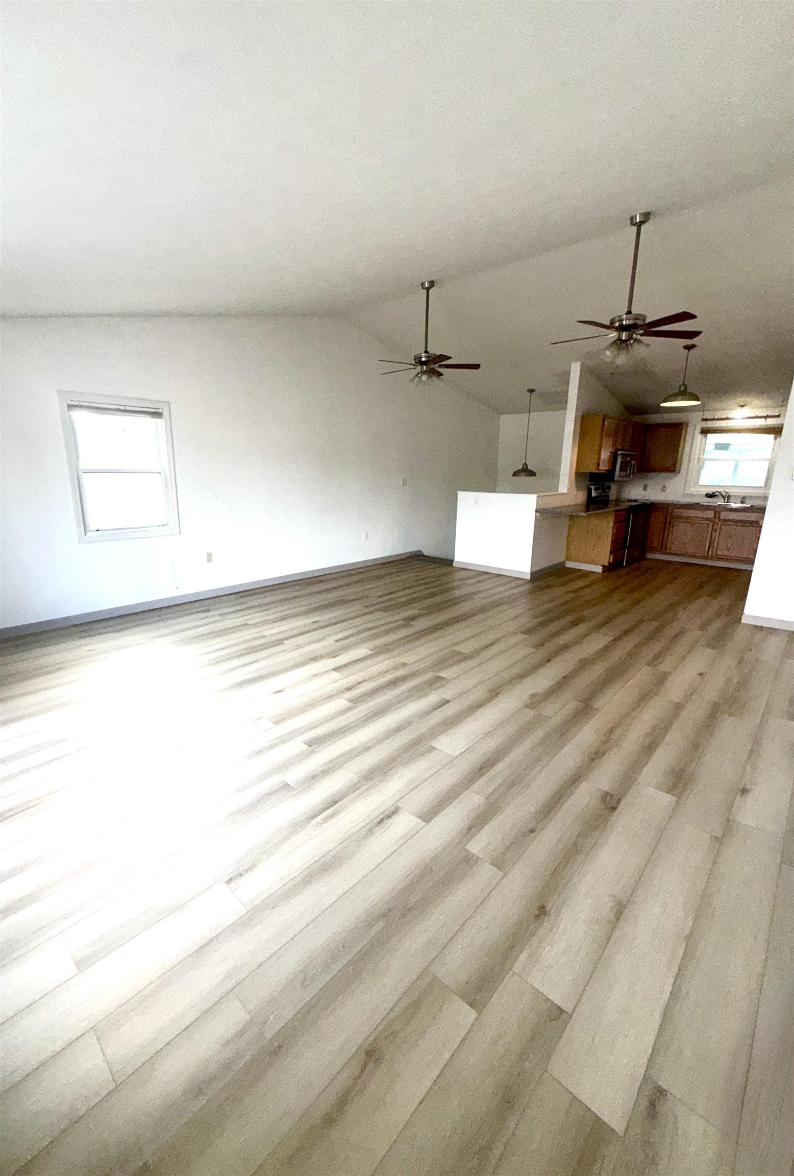 186 Dunbarton Road, Unit 14 Manchester, NH 03102 - Photo 6 of 22 Gallery Image 6