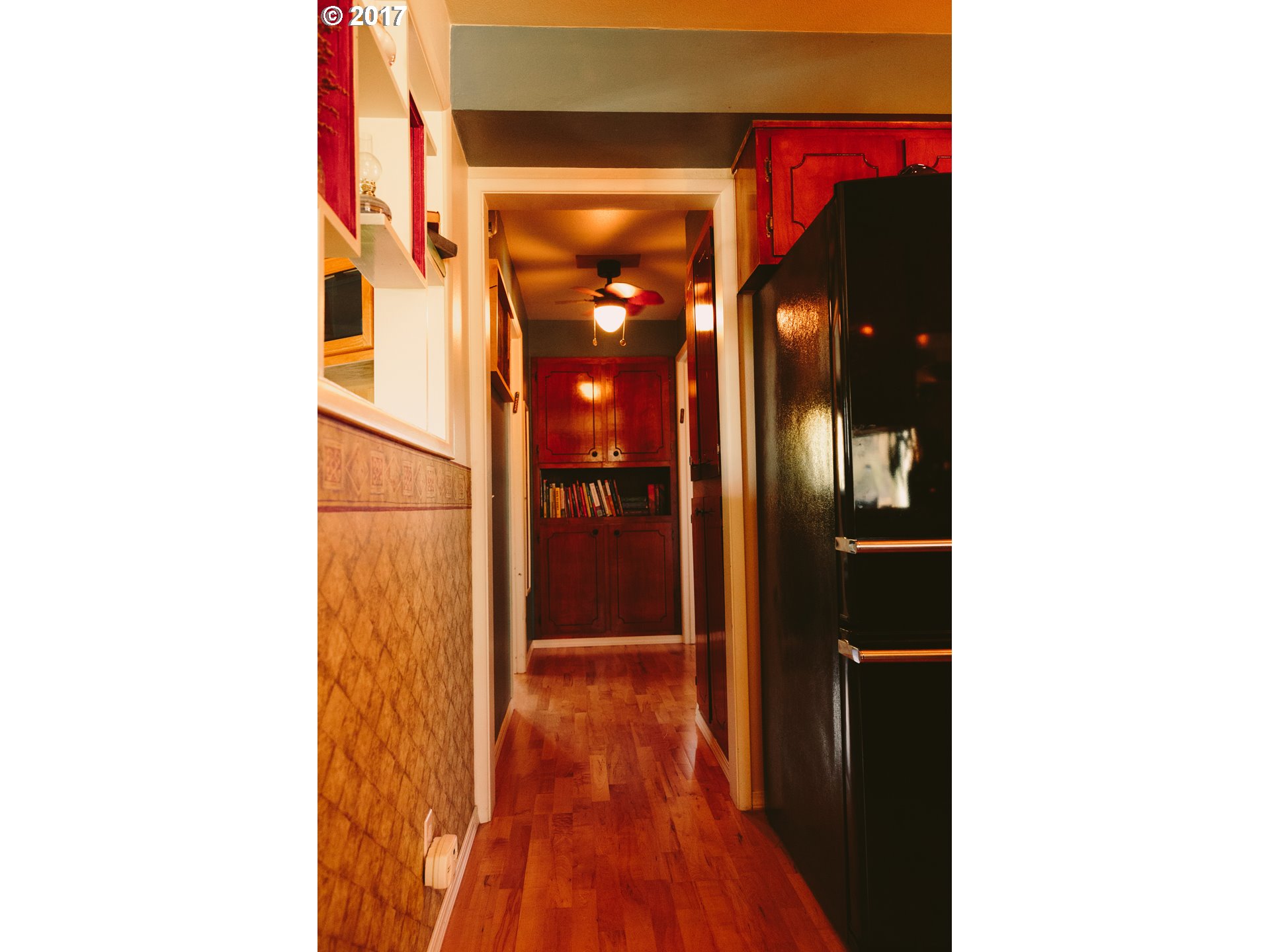 87633 Central Road Eugene, OR 97402 - Photo 9 of 30 Hallway
