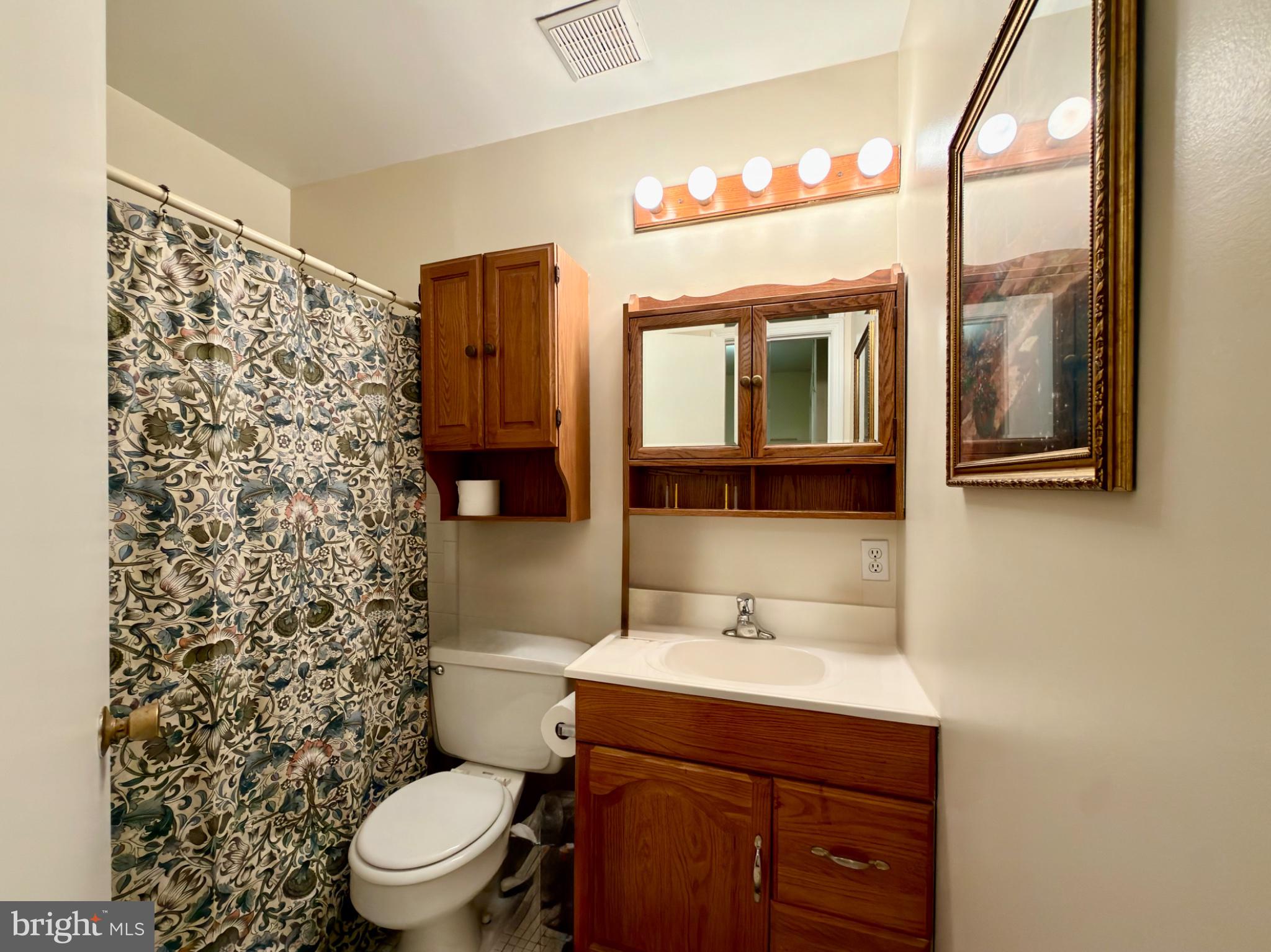 8535 Hilltop Road Vienna, VA 22180 - Photo 13 of 25 Gallery Image 13