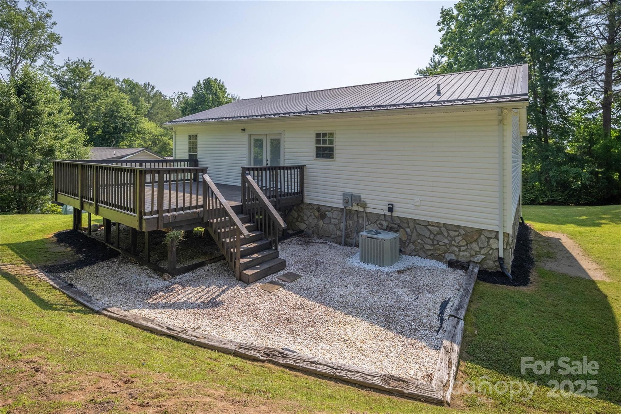 905 Severt Circle Lenoir, NC 28645 - Photo 3 of 31