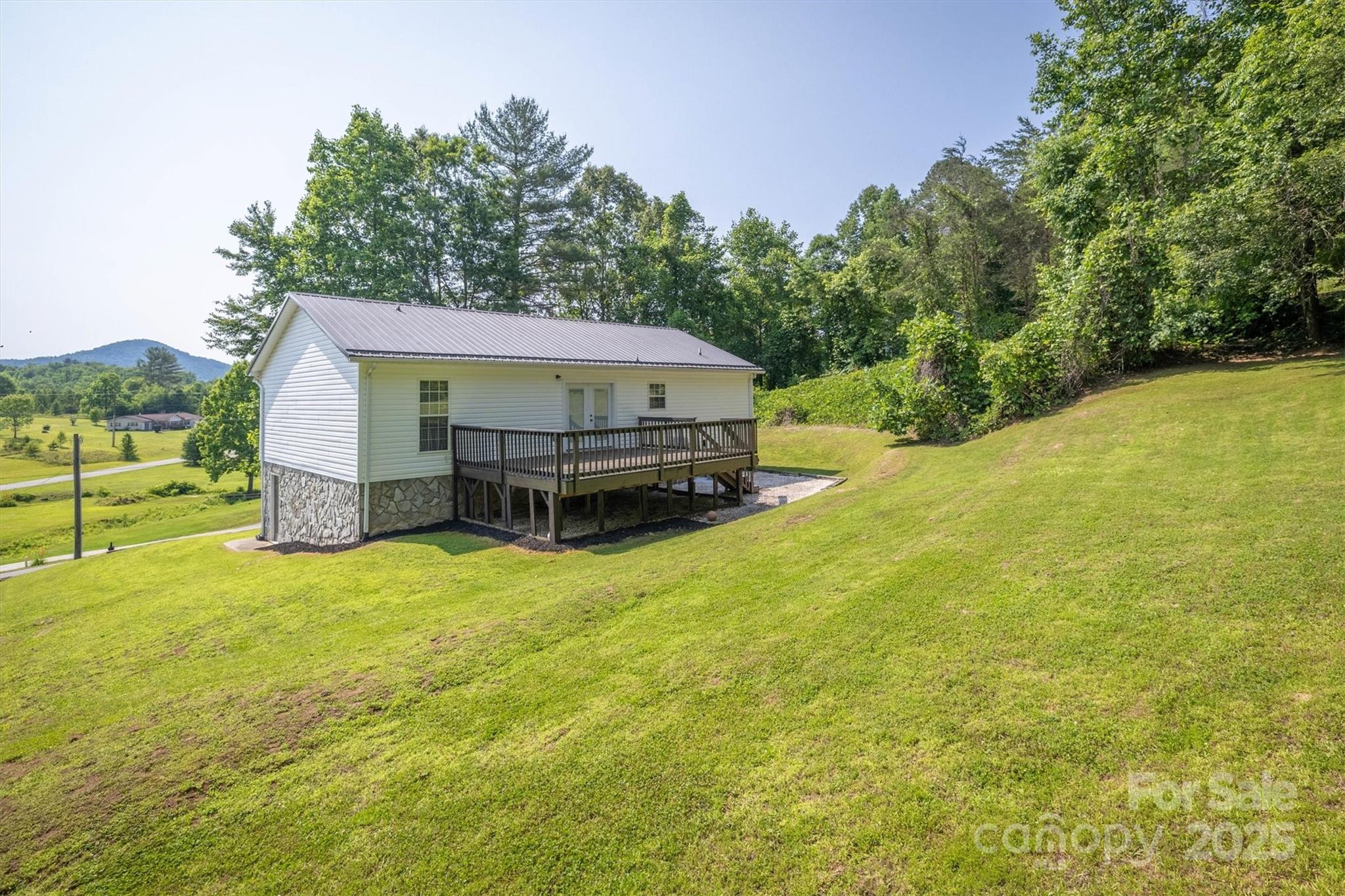 905 Severt Circle Lenoir, NC 28645 - Photo 4 of 31