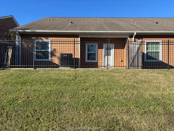 $2,500 | 301 Southwest Parkway, Unit 309, College Station, TX 77840