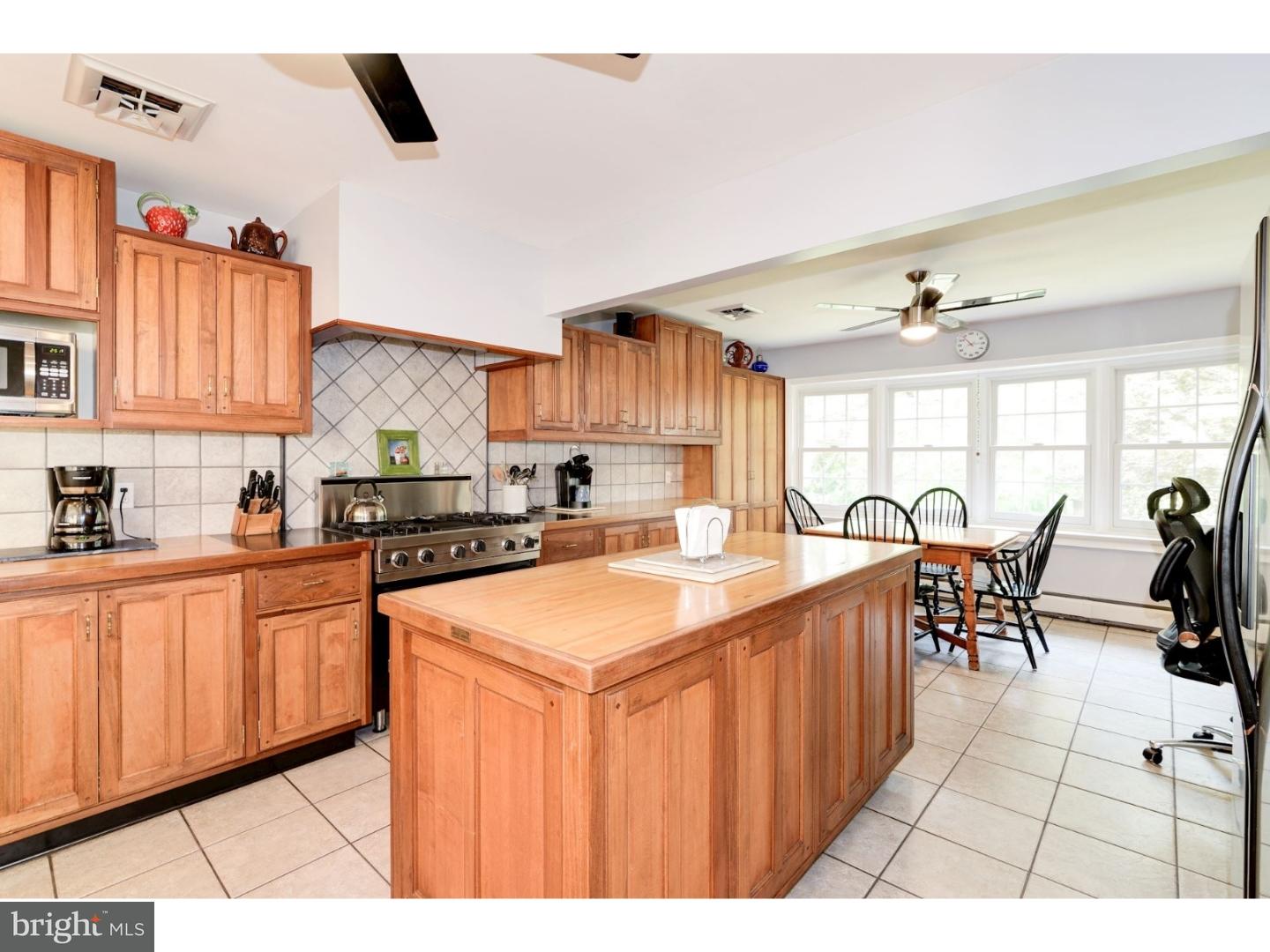51 Defiance Road Malaga, NJ 08328 - Photo 8 of 25 Kitchen