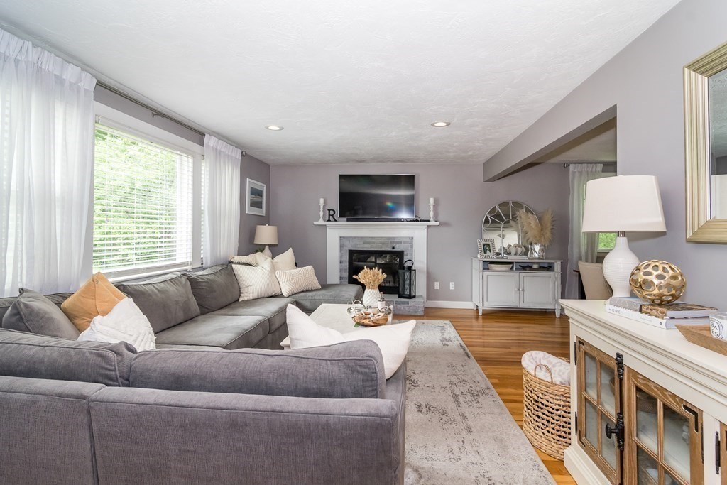 17 Haynes Road Framingham, MA 01701 - Photo 3 of 21 Gallery Image 3
