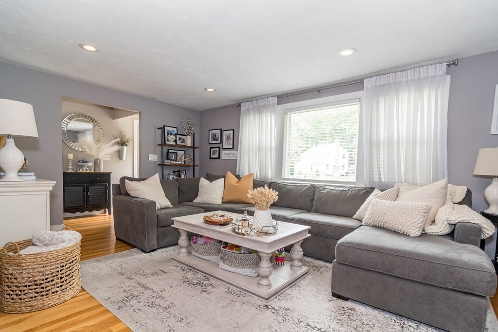 17 Haynes Road Framingham, MA 01701 - Photo 4 of 21 Gallery Image 4