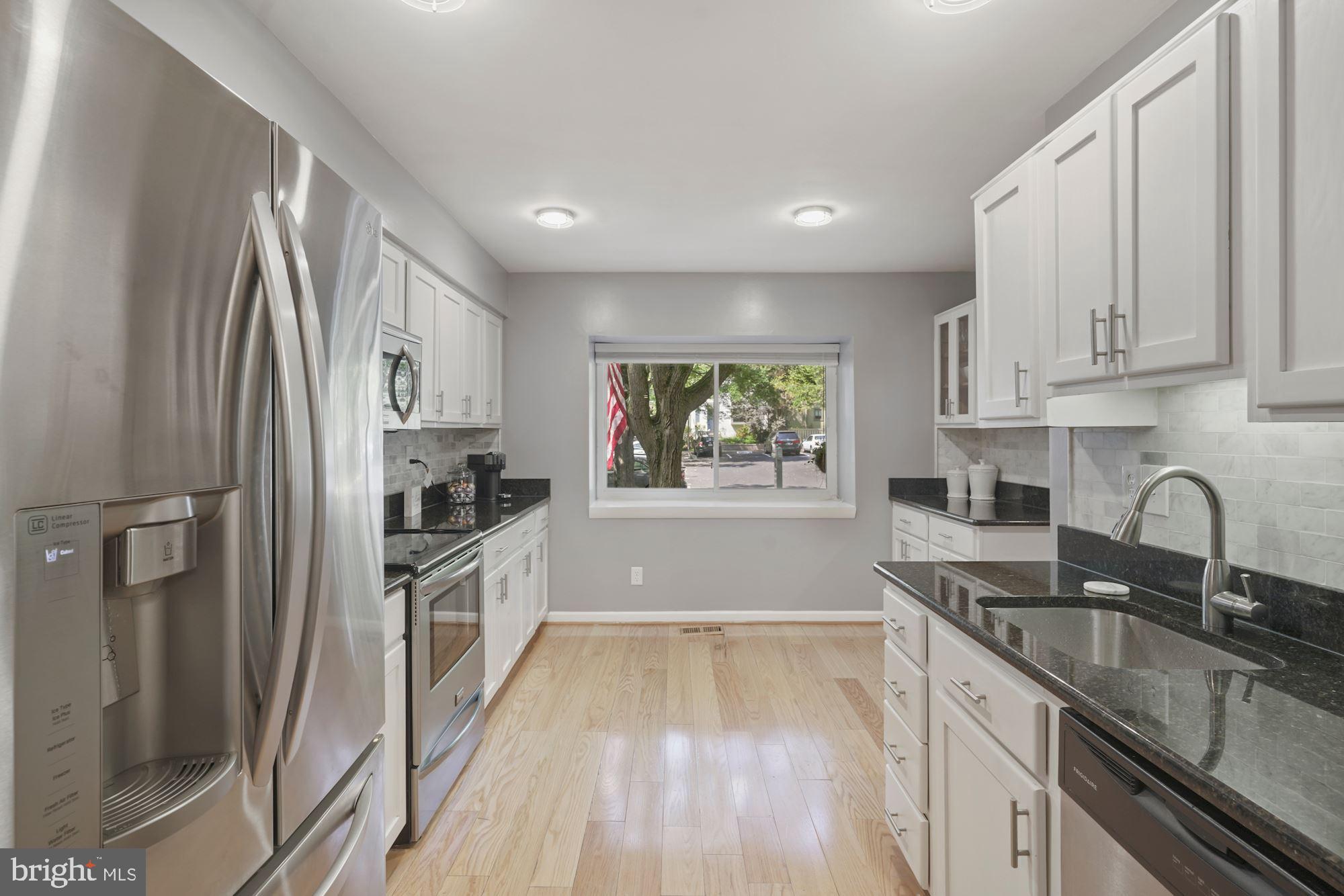 2324 Millennium Lane Reston, VA 20191 - Photo 7 of 32 I want this kitchen!