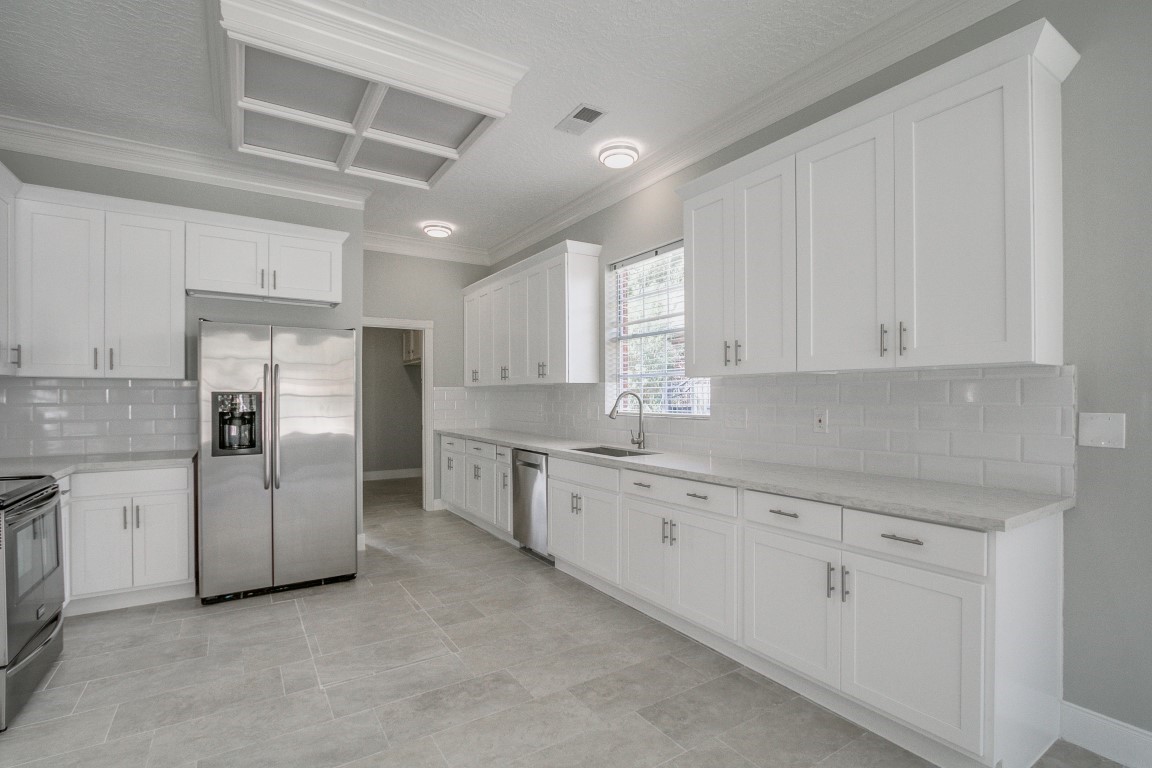 6302 Laver Love Drive Spring, TX 77379 - Photo 16 of 38 a kitchen with white cabinets