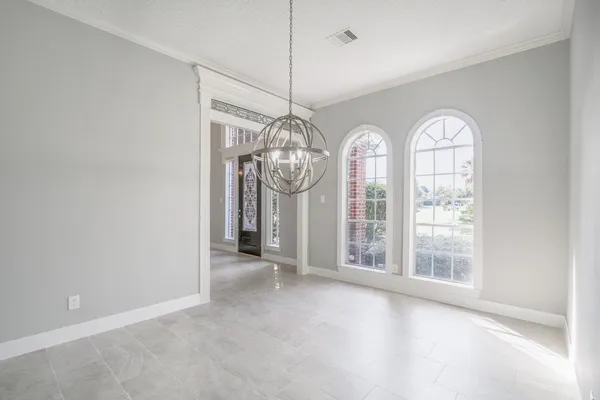 a view of a chandelier and a chandelier