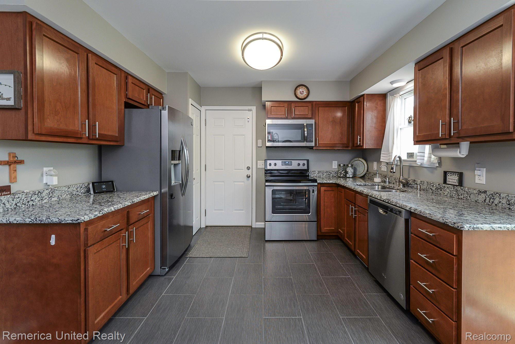 1285 West Cook Road Grand Blanc, MI 48439 - Photo 10 of 47 DSC_0815.jpg