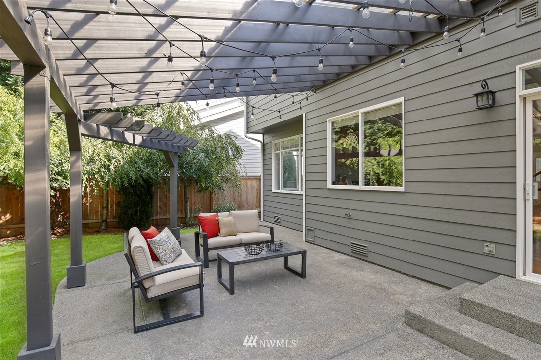 17264 Southeast 185th Street Renton, WA 98058 - Photo 39 of 40 a backyard of a house with outdoor seating