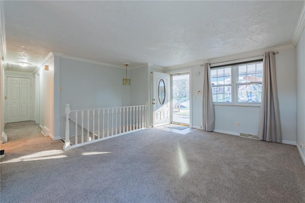 269 Hazel Road Pittsburgh, PA 15235 - Photo 6 of 24 Gallery Image 6