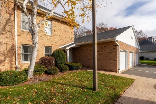 $329,900 | 7 Castle Hills Road, Unit G, Agawam, MA 01001