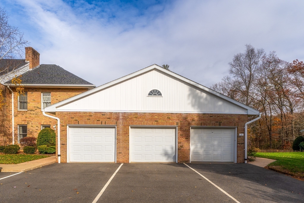 7 Castle Hills Road, Unit G Agawam, MA 01001 - Photo 3 of 40