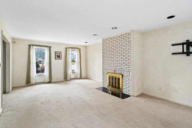 $329,900 | 7 Castle Hills Road, Unit G, Agawam, MA 01001