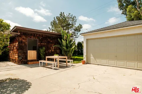 $1,099,000 | 239 West Fairview Boulevard, Inglewood, CA 90302