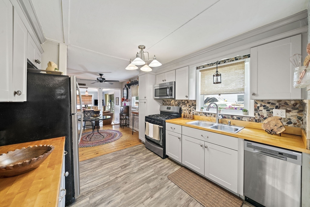 62 Alvern Road Pembroke, MA 02359 - Photo 4 of 42 Gallery Image 4