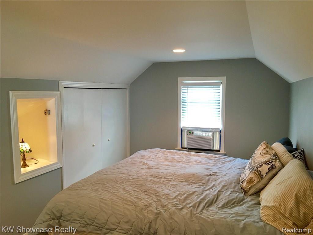 984 Cambridge Road Berkley, MI 48072 - Photo 30 of 33