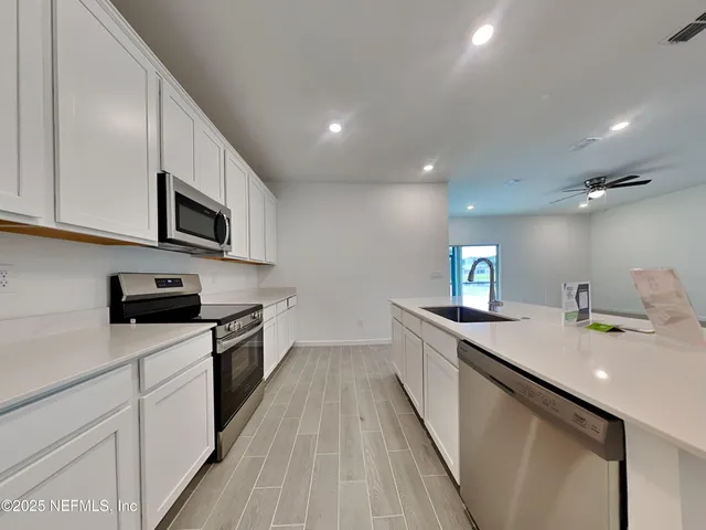 $1,925 | 9010 Latigo Lane, Jacksonville, FL 32219