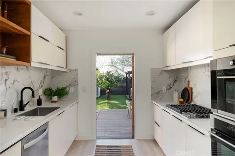 $865,000 | 5922 4th, Los Angeles, CA 90043