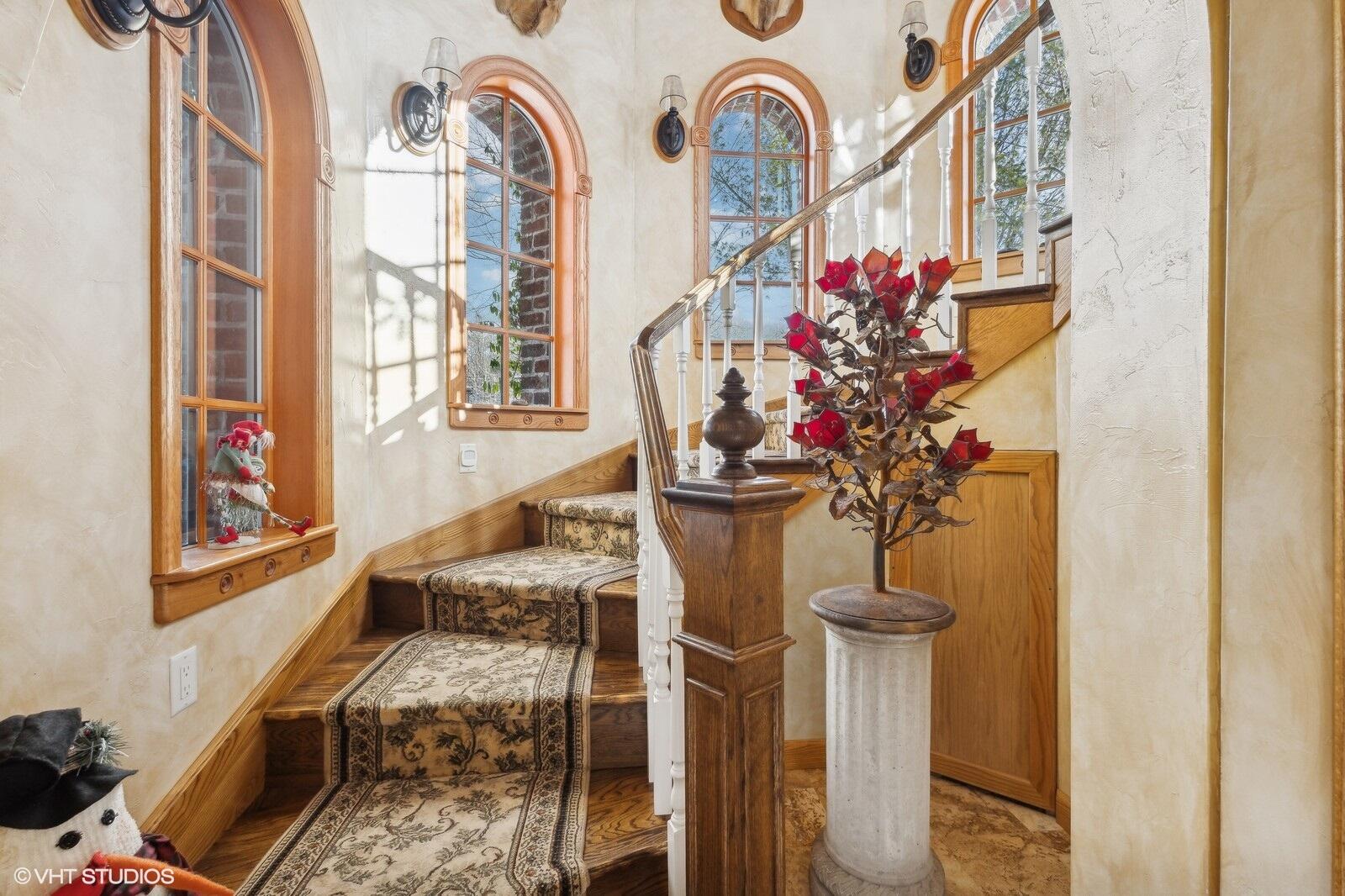 N11502 Nelson Road Athelstane, WI 54177 - Photo 25 of 77 Grand staircase