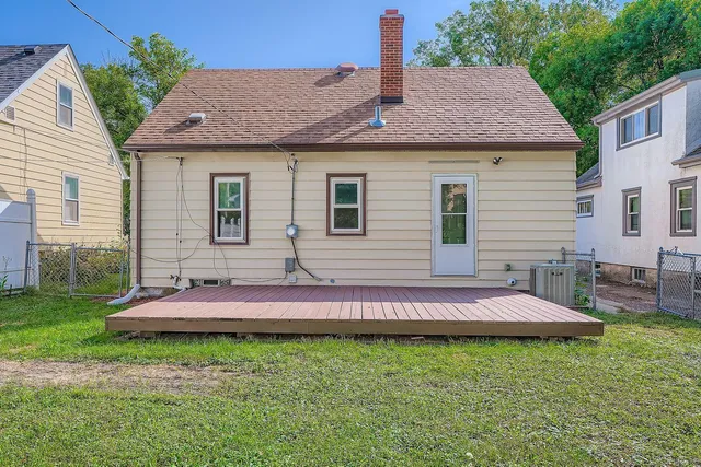 $2,425 | 837 X Bidwell Street, West St. Paul, MN 55118