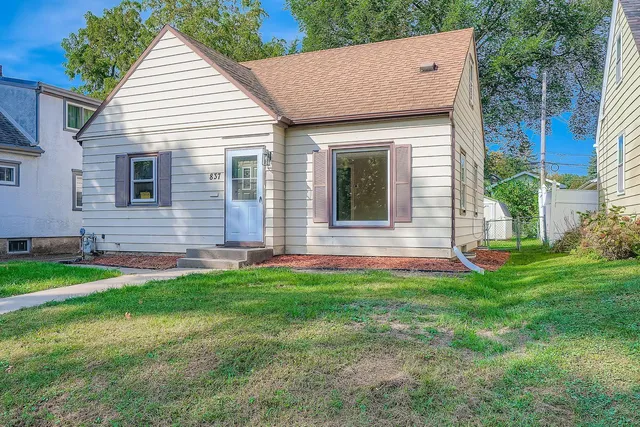 $2,425 | 837 Bidwell Street, West St. Paul, MN 55118