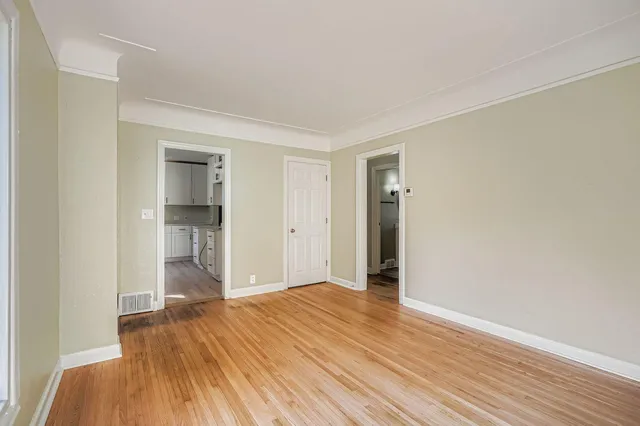 $2,425 | 837 Bidwell Street, West St. Paul, MN 55118