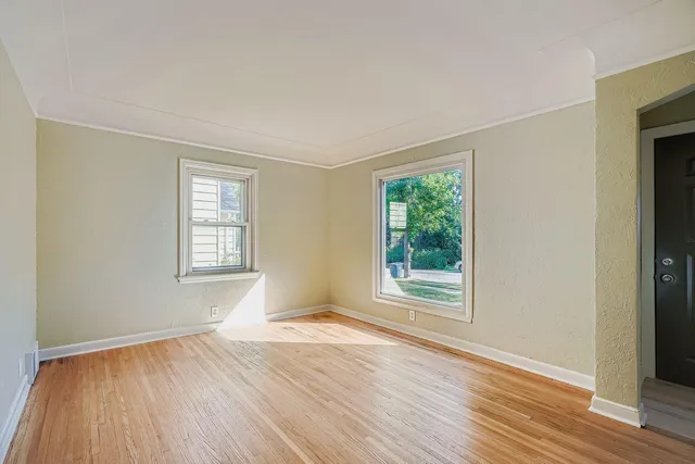 $2,425 | 837 X Bidwell Street, West St. Paul, MN 55118