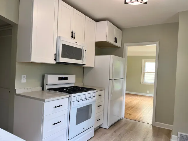 $2,425 | 837 Bidwell Street, West St. Paul, MN 55118