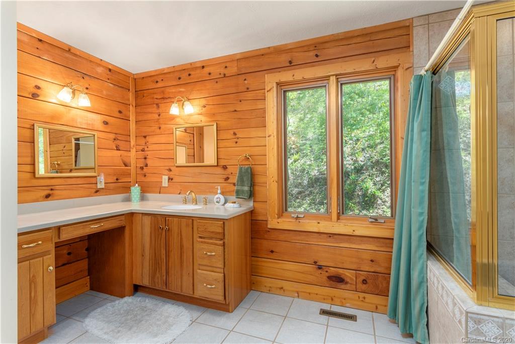 1512 Old Country Road Waynesville, NC 28786 - Photo 8 of 25 Gallery Image 8