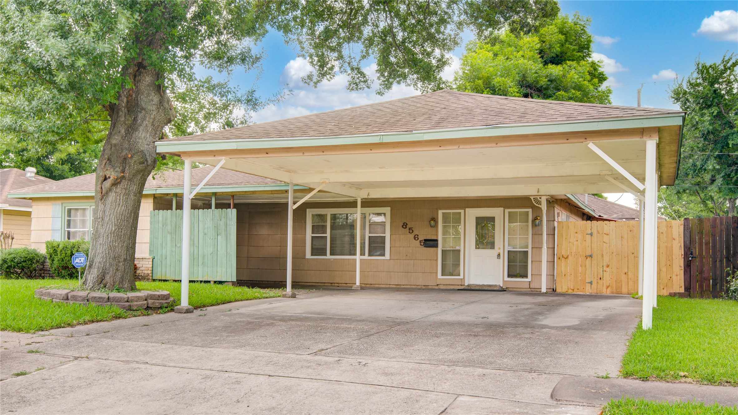 8565 Ridgepoint Drive Houston, TX 77055 - Photo 3 of 43