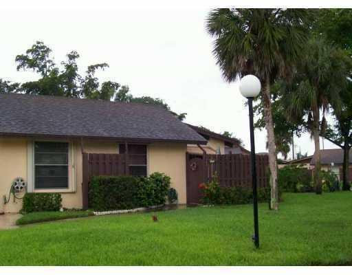 127 Fox Road, Unit 243 Hollywood, FL 33024 - Photo 2 of 6 Exterior Front