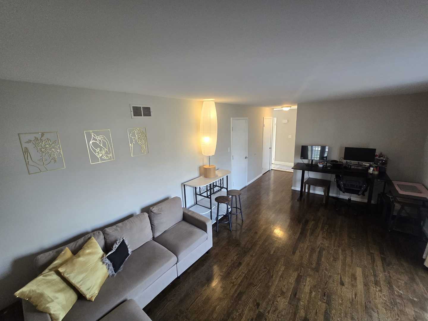 3006 Buttonwood Walk Hazel Crest, IL 60429 - Photo 13 of 18 a living room with furniture and a wooden floor