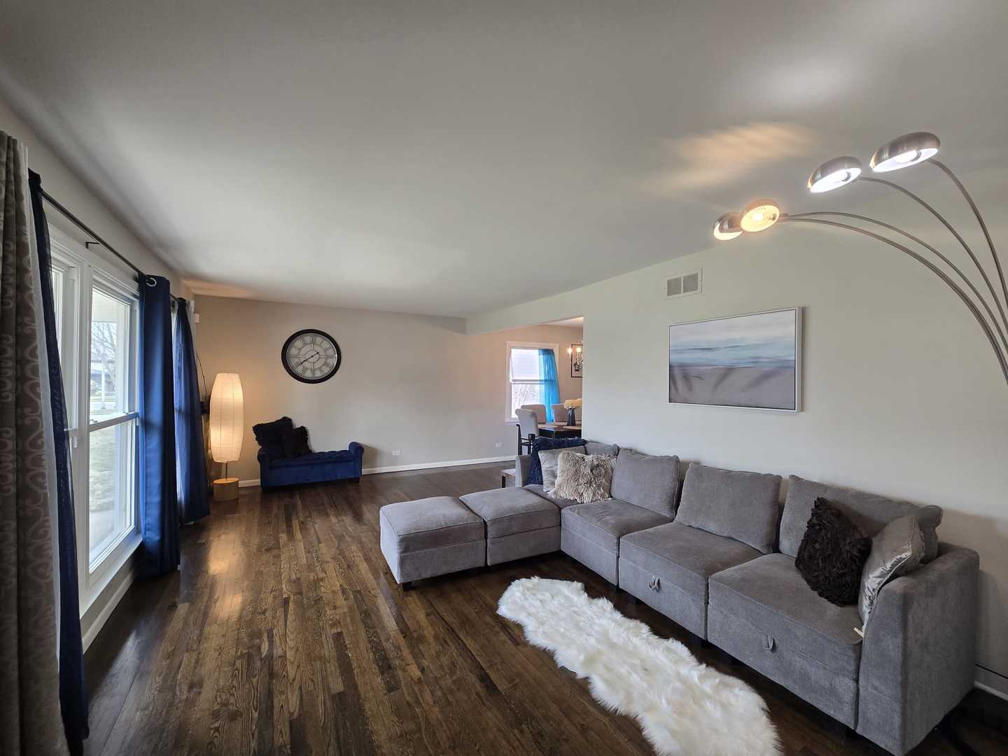3006 Buttonwood Walk Hazel Crest, IL 60429 - Photo 3 of 18 a living room with furniture and a table