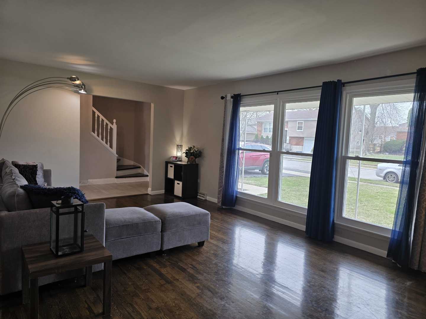 3006 Buttonwood Walk Hazel Crest, IL 60429 - Photo 4 of 18 a living room with furniture and a large window