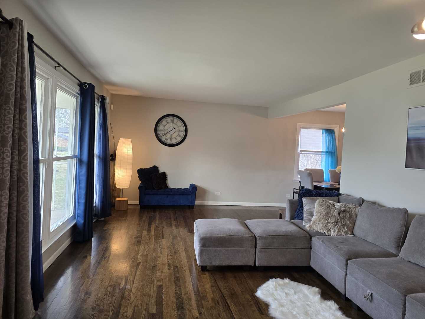 3006 Buttonwood Walk Hazel Crest, IL 60429 - Photo 5 of 18 a living room with furniture and a wooden floor