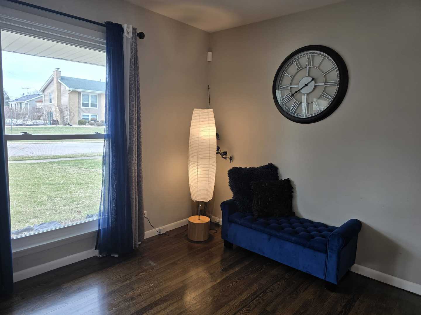 3006 Buttonwood Walk Hazel Crest, IL 60429 - Photo 6 of 18 a living room with wooden floor and a large window