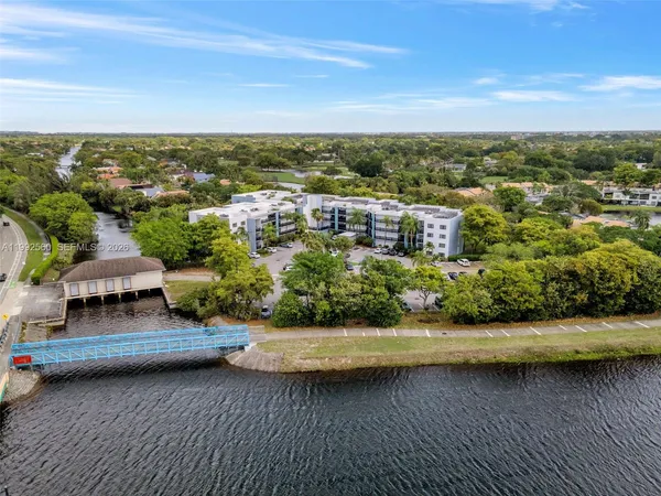 $219,900 | 1021 Mockingbird Lane, Unit 302, Plantation, FL 33324