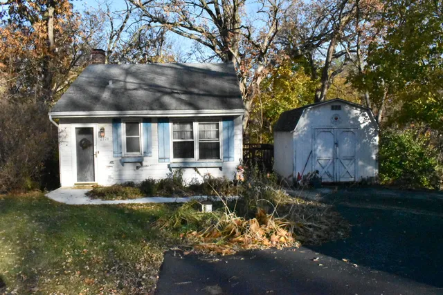 $155,000 | 2728 Crystal Lake Road, Cary, IL 60013