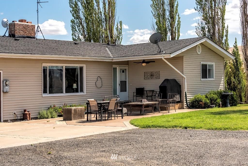 662 Maxfield Road Touchet, WA 99360 - Photo 2 of 40
