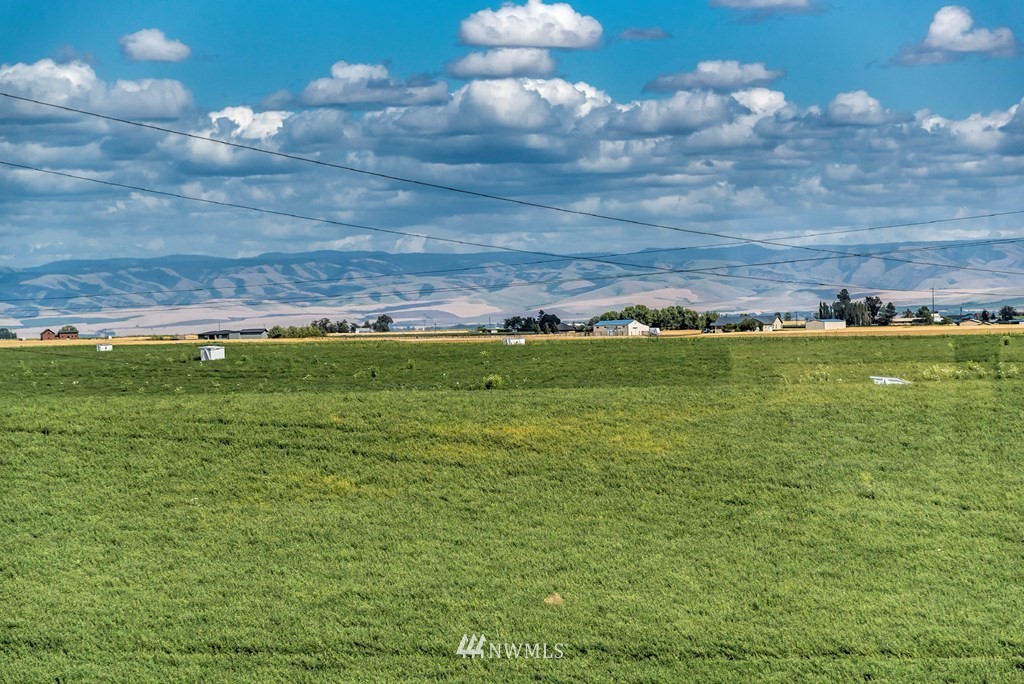 662 Maxfield Road Touchet, WA 99360 - Photo 5 of 40