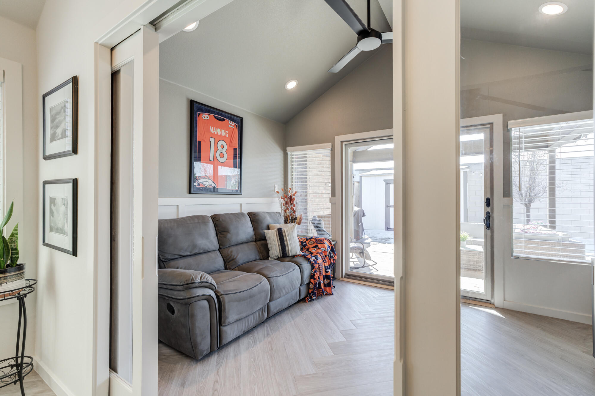 3627 128th Street Lubbock, TX 79423 - Photo 52 of 60 a living room with furniture and a window