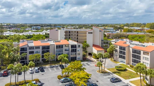 $215,000 | 2322 South Cypress Bend Drive, Unit 311, Pompano Beach, FL 33069