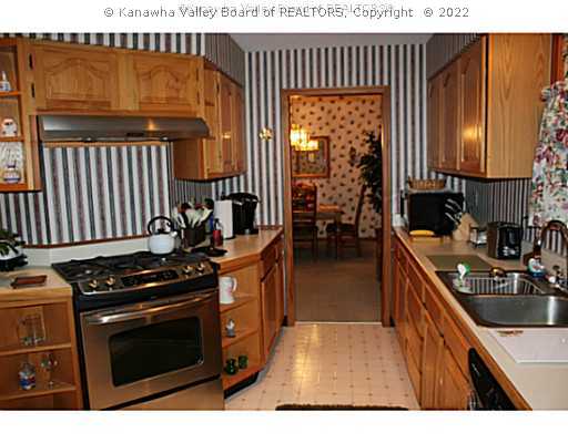104 Rustic Highlands Road Hurricane, WV 25526 - Photo 5 of 16 Kitchen.