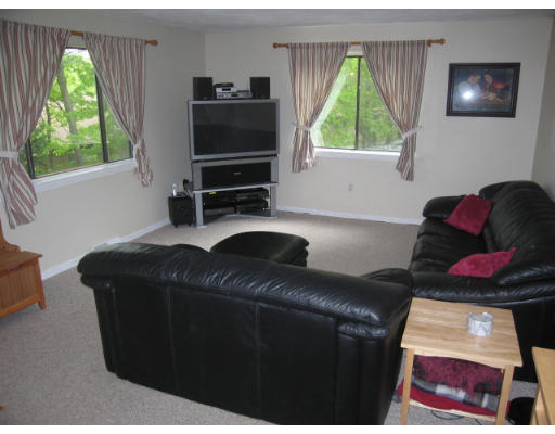 116 Mountain Gate Road, Unit 116 Ashland, MA 01721 - Photo 2 of 20 a living room with furniture and a flat screen tv