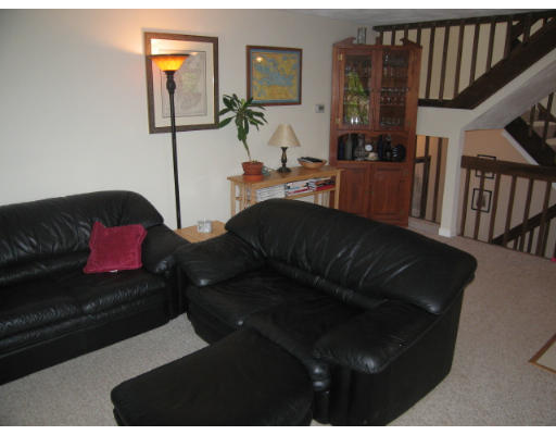 116 Mountain Gate Road, Unit 116 Ashland, MA 01721 - Photo 3 of 20 a living room with furniture