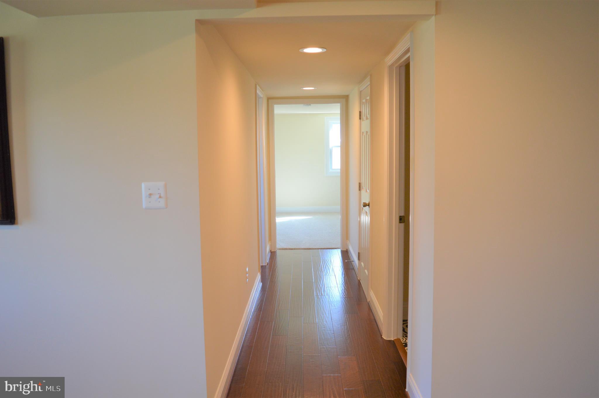9250 Piscataway Road Clinton, MD 20735 - Photo 14 of 101 Main hallway