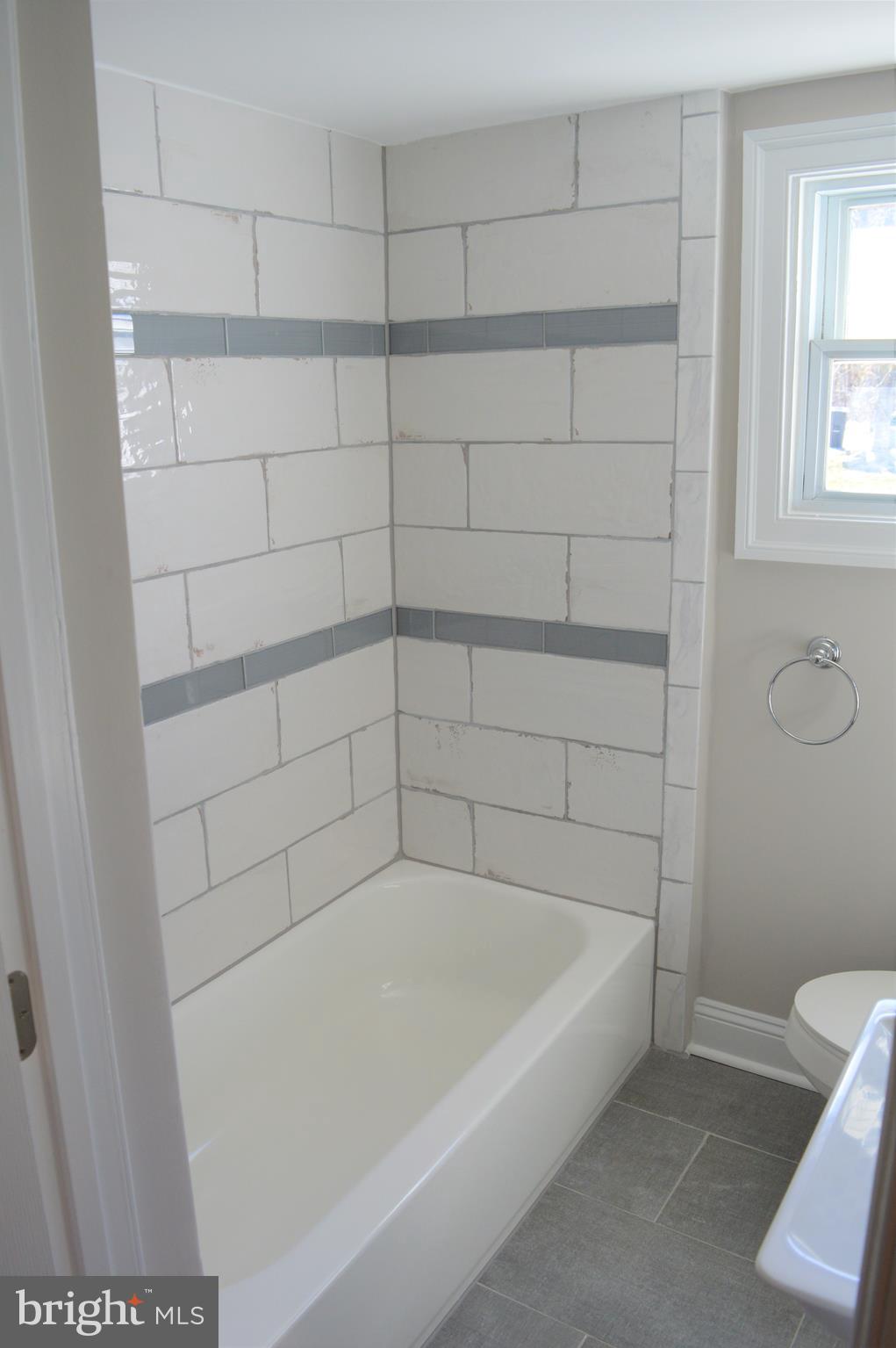 9250 Piscataway Road Clinton, MD 20735 - Photo 19 of 101 Hallway Bathroom Ceramic Tile