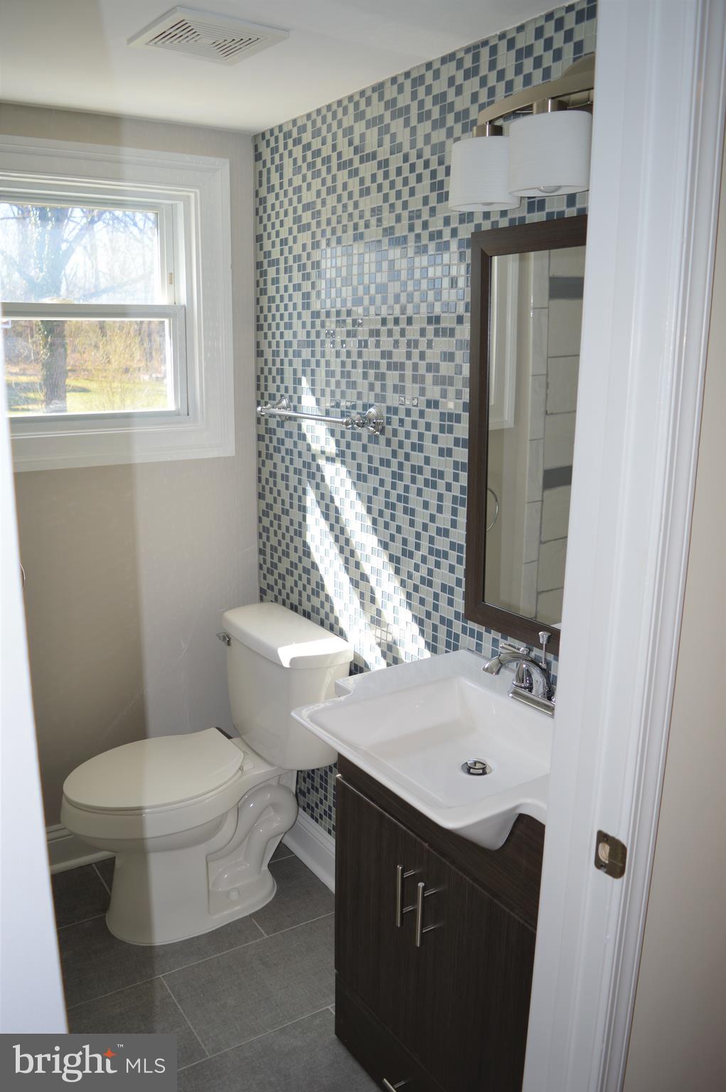 9250 Piscataway Road Clinton, MD 20735 - Photo 20 of 101 Hallway Bathroom fully renovated